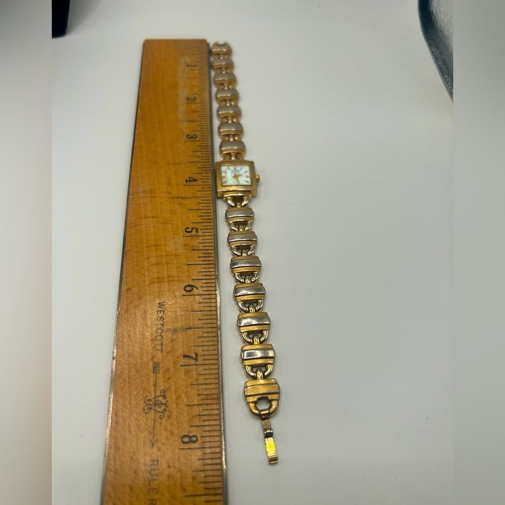 Vintage Citizen Gold and Silver Bracelet Watch - Picture 4 of 10